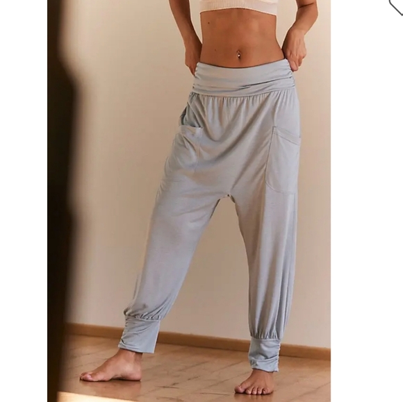 NWOT FP Movement By Free People Victory Harem Pants in Beach Fog Size Small - Picture 1 of 6